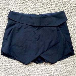 Aritzia Talula short skort size 00 in navy